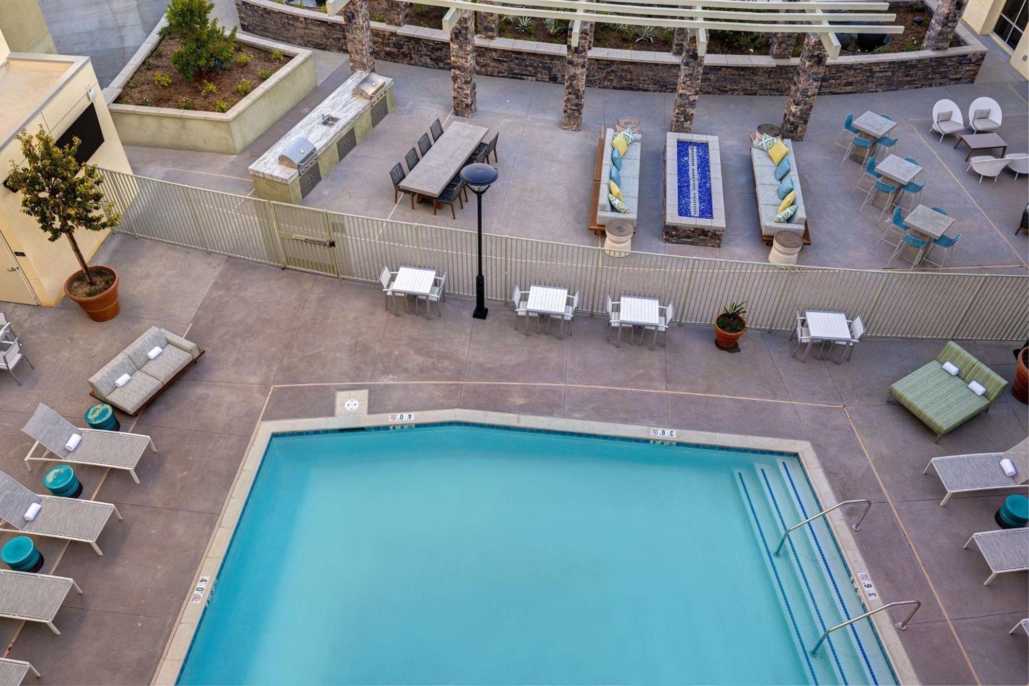 Hilton Garden Inn Темекула Экстерьер фото